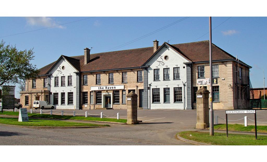 The Raven Hotel Corby Exterior foto